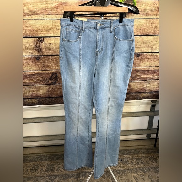Altar’d State High Rise Flare Star Jeans NWT Size 29 - Picture 3 of 7
